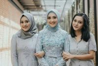 Trend Terbaru Kebaya Hijab Wisuda Yang Cantik Mempesona