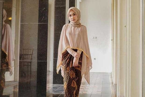 Warna Kebaya Hijab Untuk Wisuda